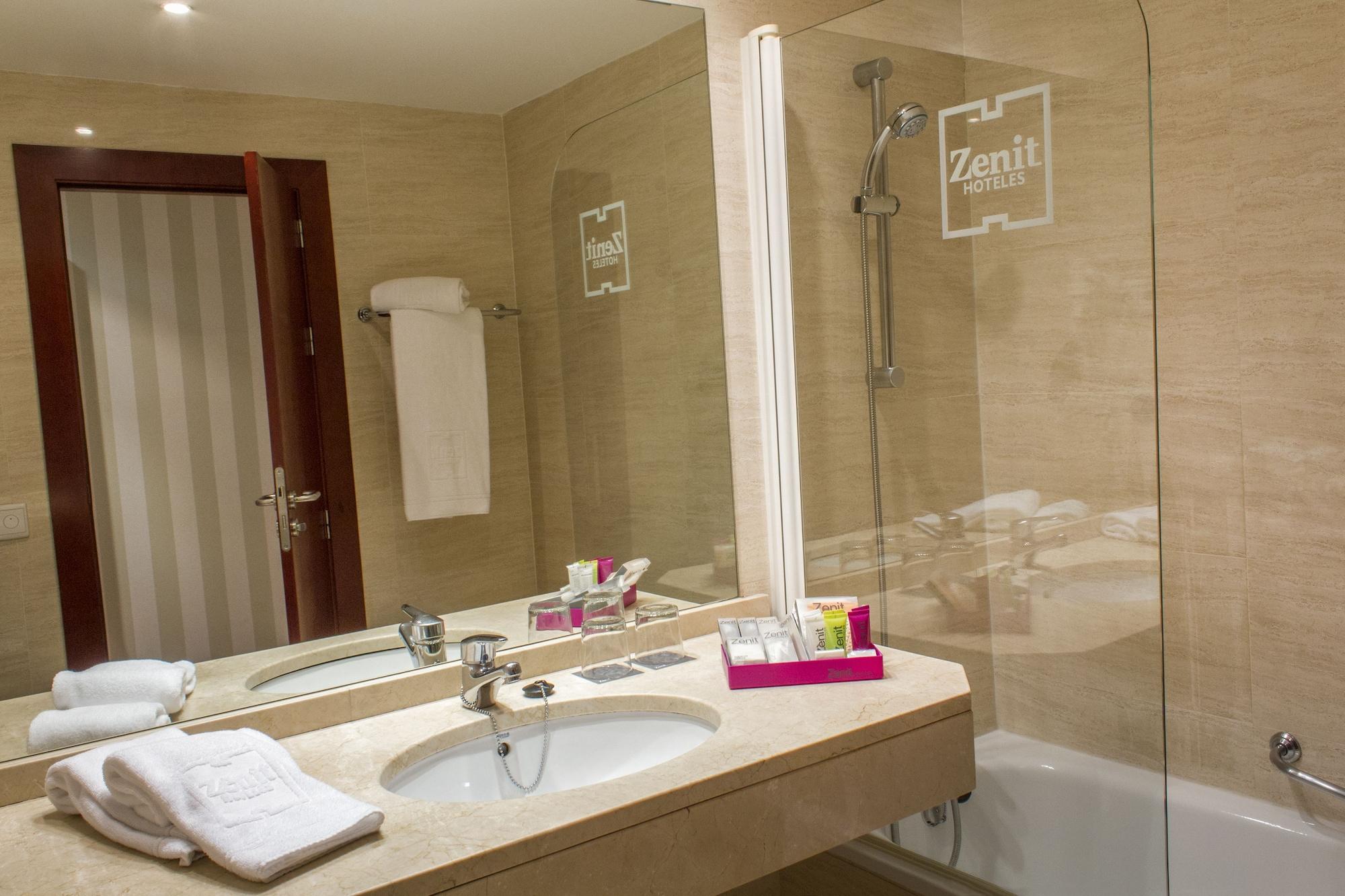 Zenit Malaga Hotel Bagian luar foto
