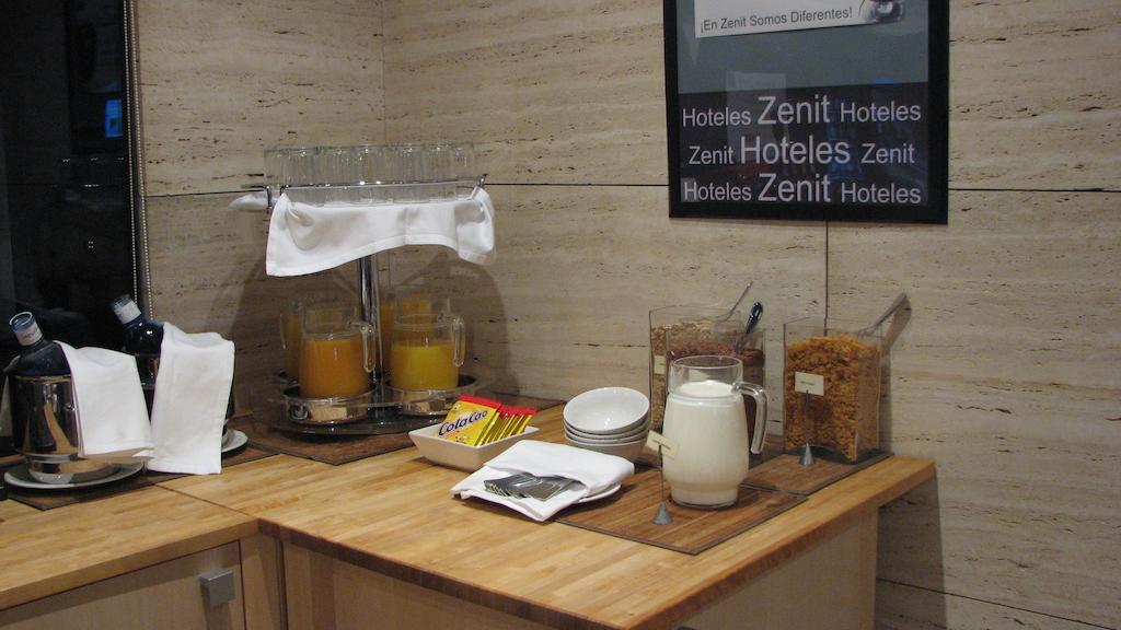 Zenit Malaga Hotel Bagian luar foto